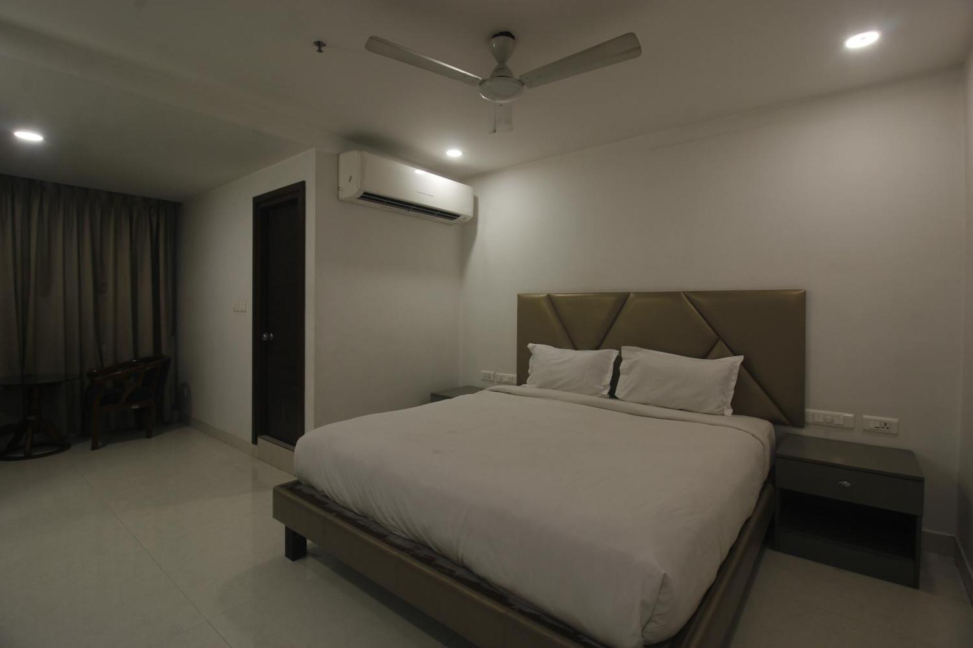 Hotel Ssr Grand Hyderabad Exterior foto