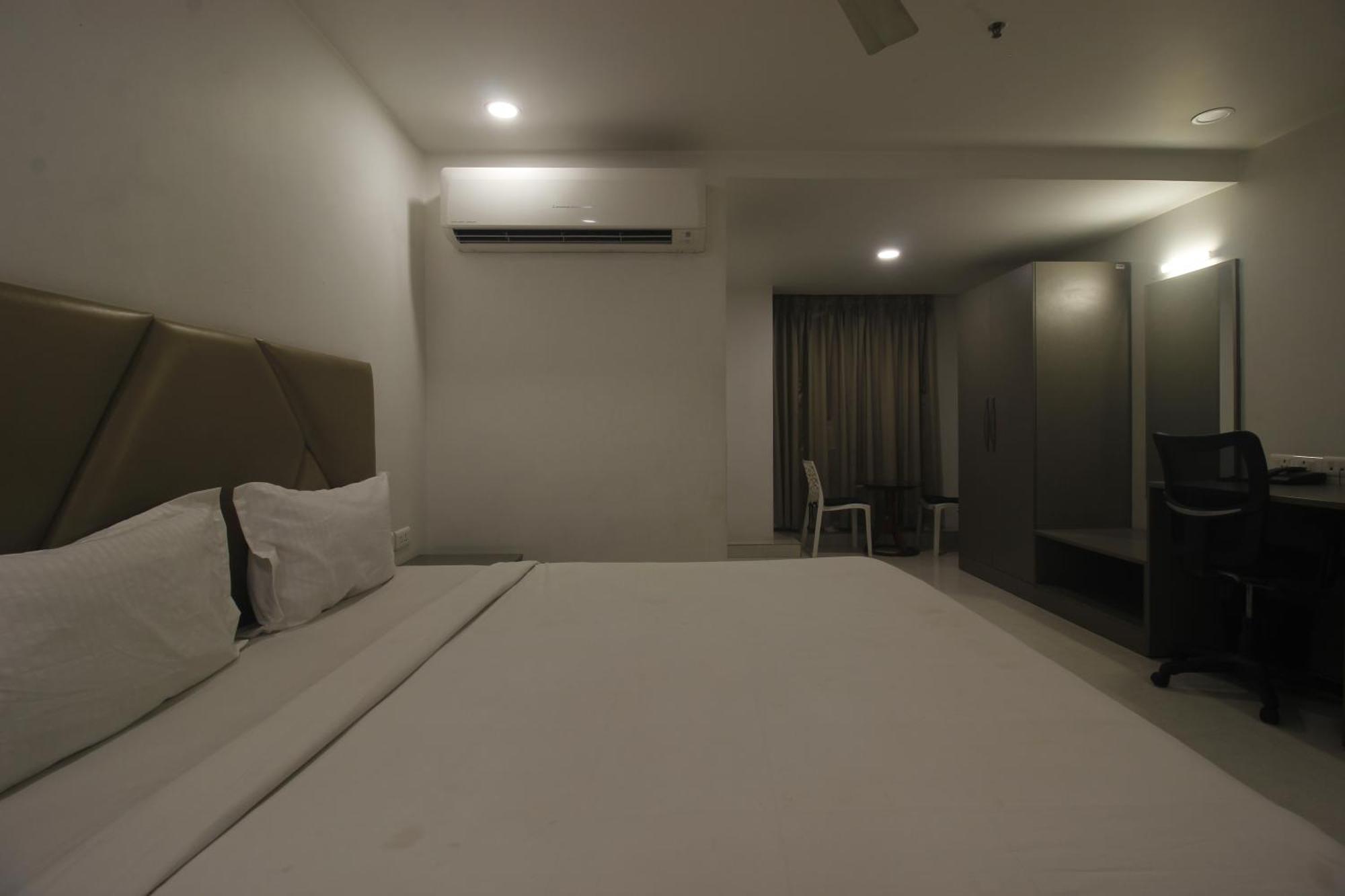 Hotel Ssr Grand Hyderabad Exterior foto